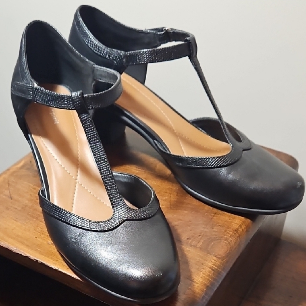 EasySpirit Comfy Retro T-Strap Summer Shoes - Size 11